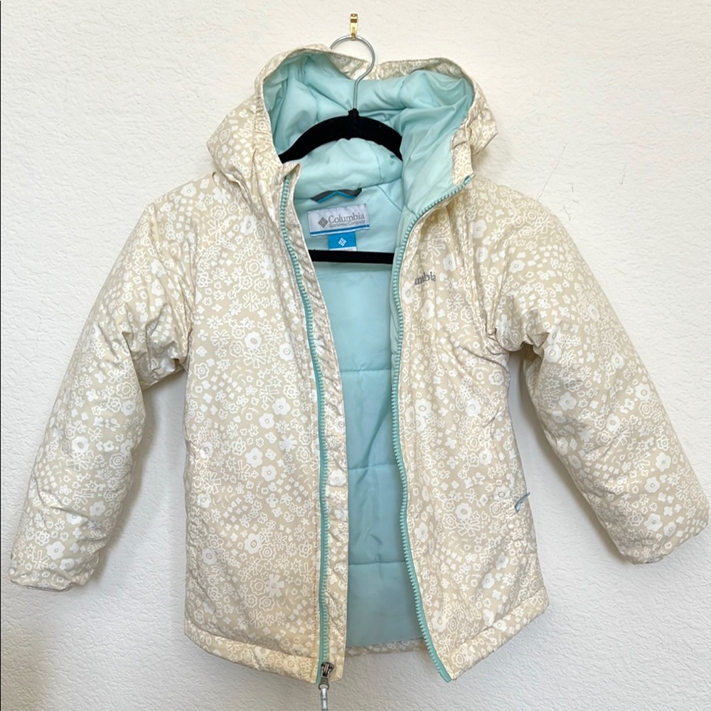 Columbia Cream Puffer Jacket with Quilted Insulation
